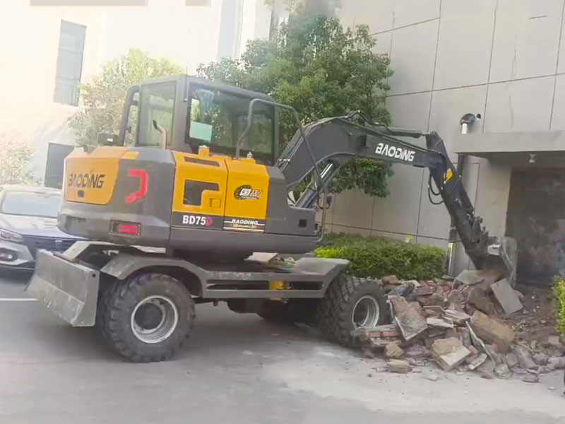 城市管家:寶鼎BD75D市政作業(yè)專(zhuān)長(zhǎng)